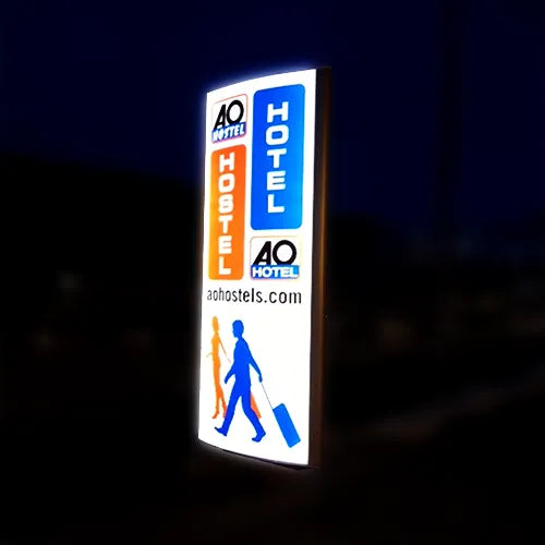 Werbepylon | Pylon | Werbestele-B Beleuchtete Aussenwerbung